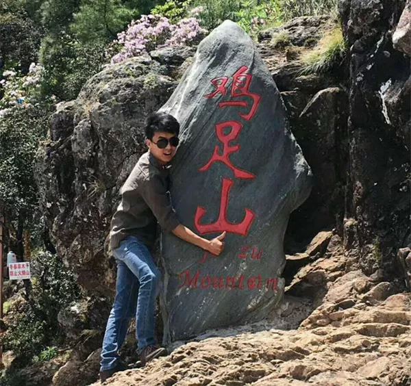 洗美裝門店老板創(chuàng)業(yè)失敗，打工掙錢只為開一家小拇指