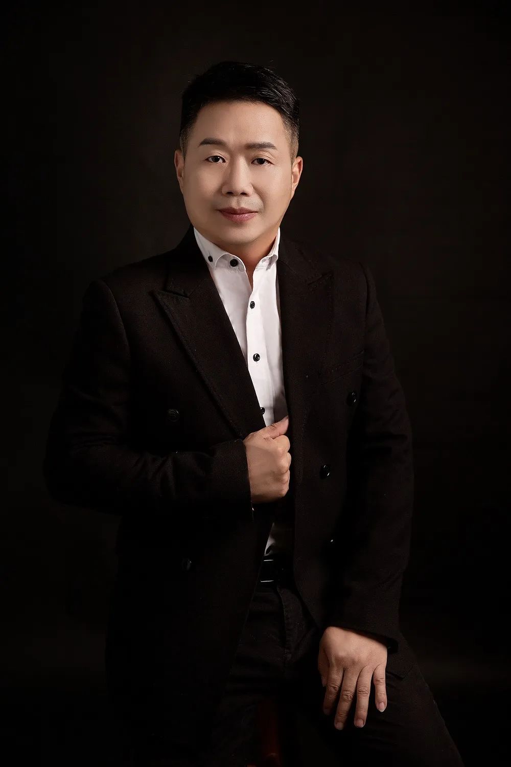 辦過(guò)廠、開(kāi)過(guò)超市、在銀行上過(guò)班，夏杰在小拇指找到了可以?shī)^斗終身的事業(yè)