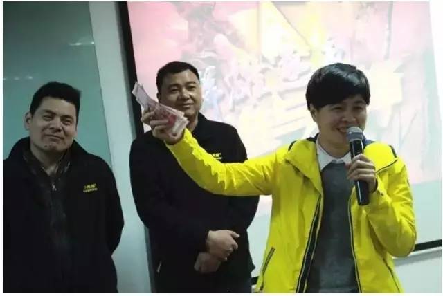 1480995028412502p607.jpg 1.jpg