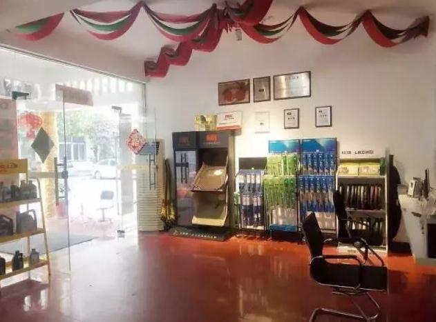 1522660792127696EA55.jpg 01.jpg