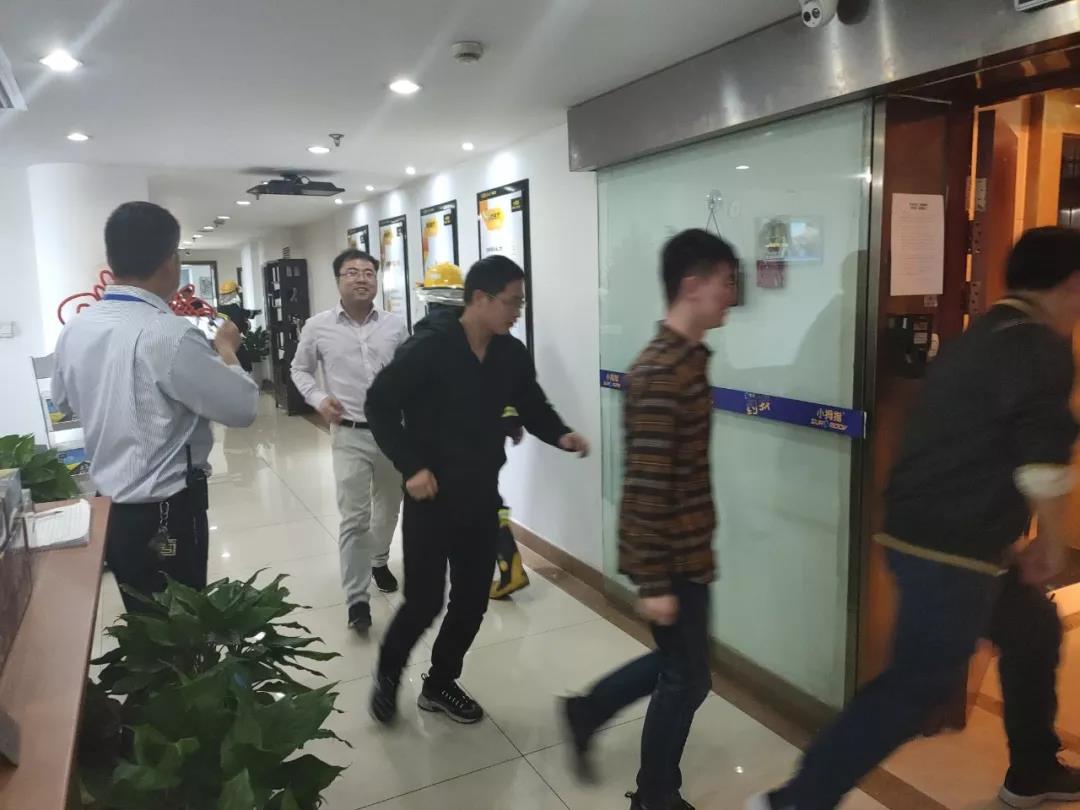 1556508799207628CE27.jpg 05.jpg