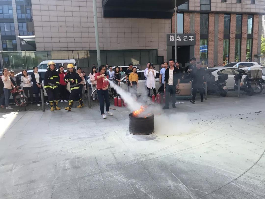 155650881772637613DC.jpg 07.jpg